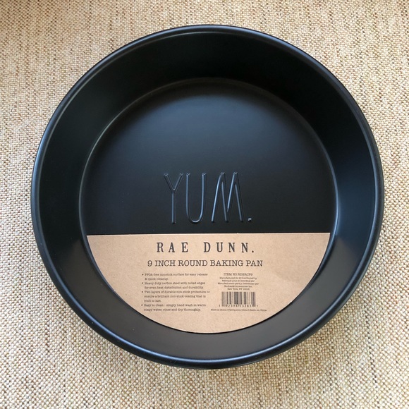 Rae Dunn 9 Inch Round Baking Pan-YUM - Picture 1 of 5